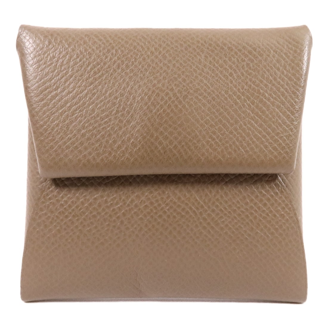 Hermes Bastia coin purse in Etoupe Epsom calfskin with PHW: Hermes Bastia coin purse in Etoupe Epsom calfskin with PHW Hermes Bastia coin purse in Epsom leather with a compact snap-closure design. Made in France, this women's coin purse is finished in Etoupe g