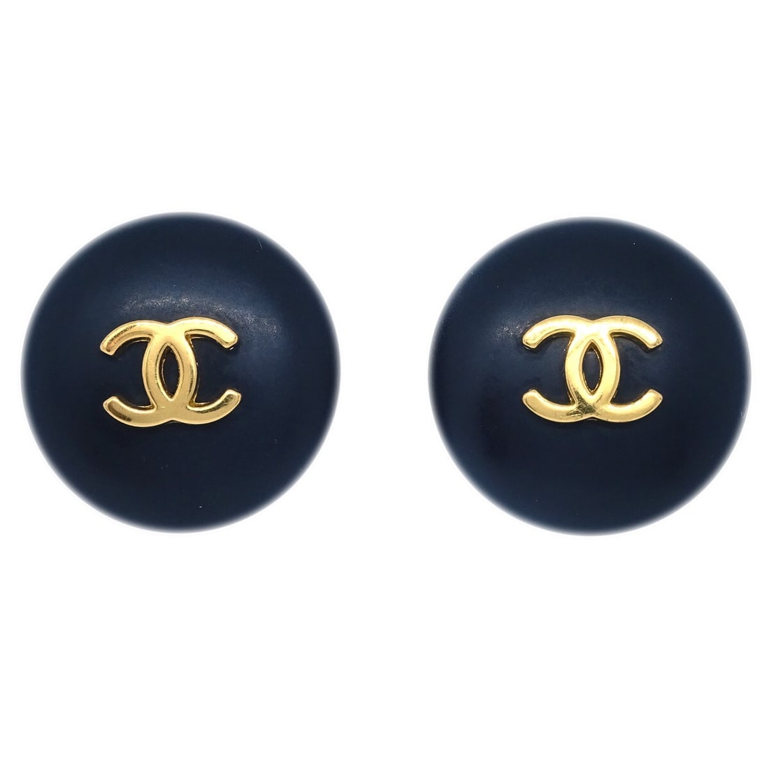 Chanel 95P round clip-on button earrings black acrylic gold-plated: Chanel 95P round clip-on button earrings black acrylic gold-plated Chanel clip-on button earrings in black acrylic with gold-plated accents. Made in France, this round pair is marked 95P and shows dis