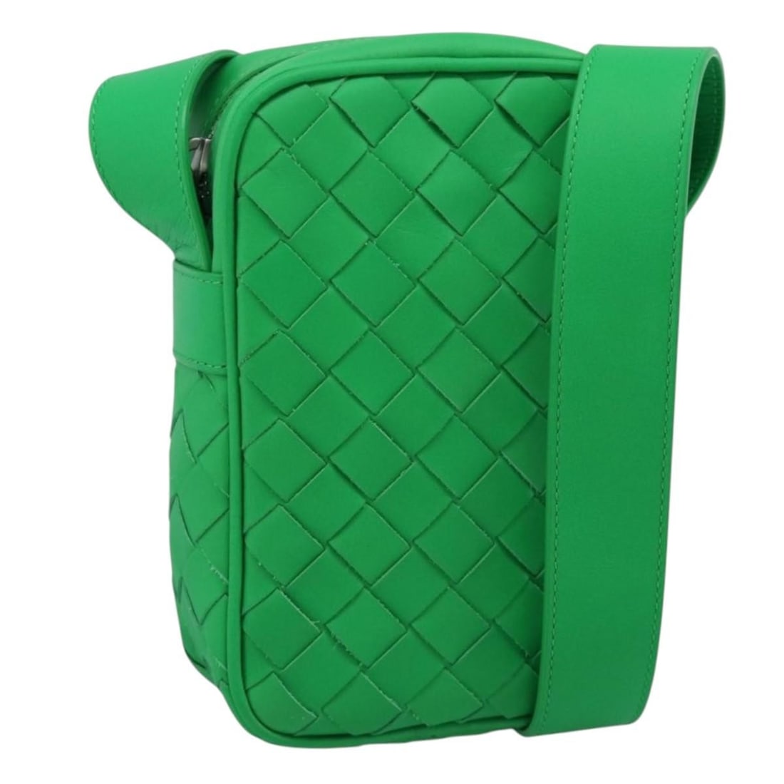 Bottega Veneta Intrecciato Green Leather Shoulder Bag Silver Tone: Bottega Veneta Intrecciato Green Leather Shoulder Bag Silver Tone Bottega Veneta Intrecciato shoulder bag in green leather with silver-tone accents. Made in Italy, this women's bag includes a dust bag