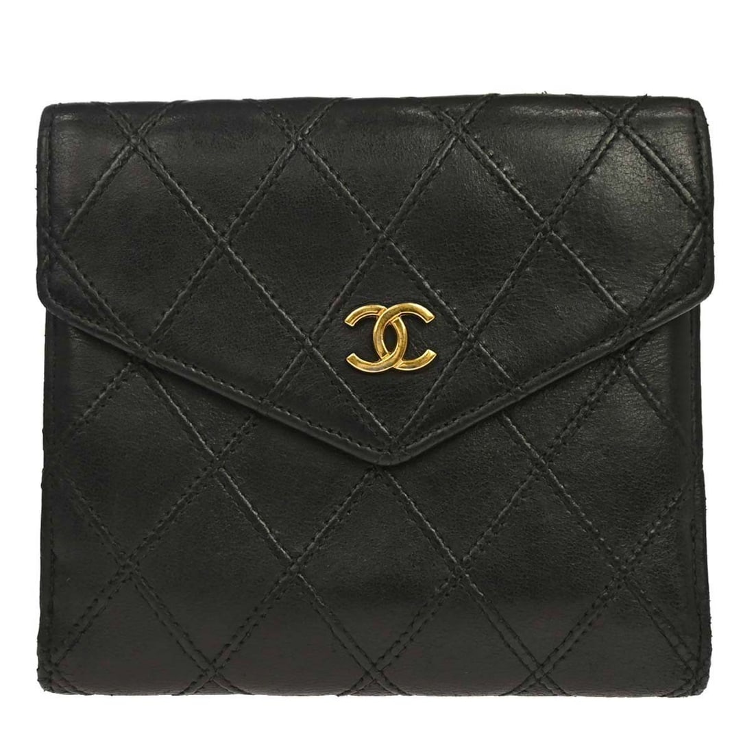 Chanel Envelope Gusset black leather wallet: Chanel Envelope Gusset black leather wallet Chanel Envelope Gusset wallet in black leather. This piece features a compact silhouette with an excellent exterior and a good interior. Noted condition det