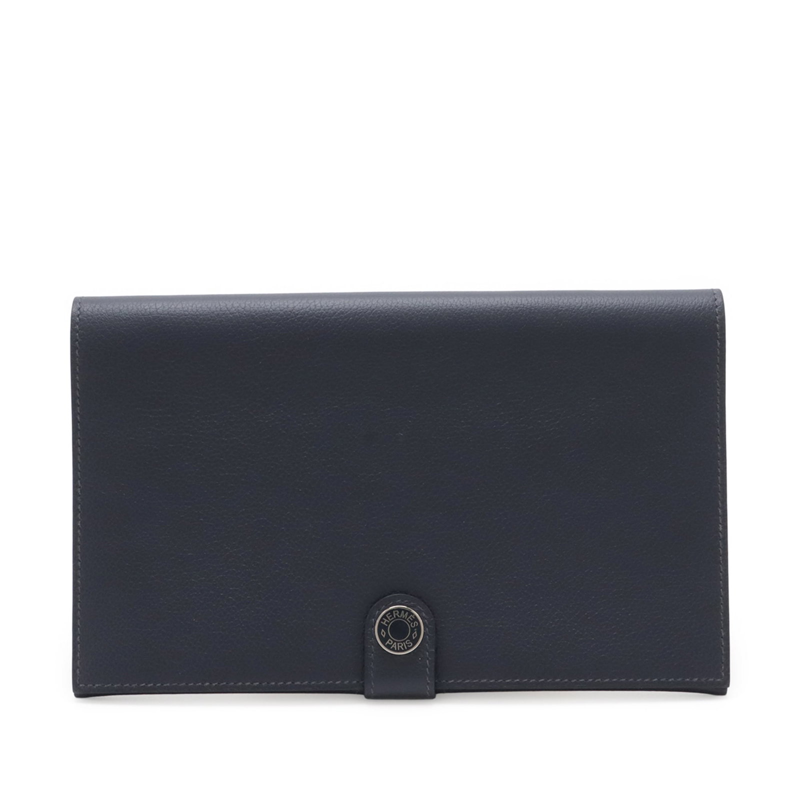 Hermes Evergrain RMS Toutenmain Leather Passport Cover Bleu Nuit: Hermes Evergrain RMS Toutenmain Leather Passport Cover Bleu Nuit Hermes RMS Toutenmain passport cover crafted in Bleu Nuit Evergrain leather with a strap and snap button closure. The interior includes