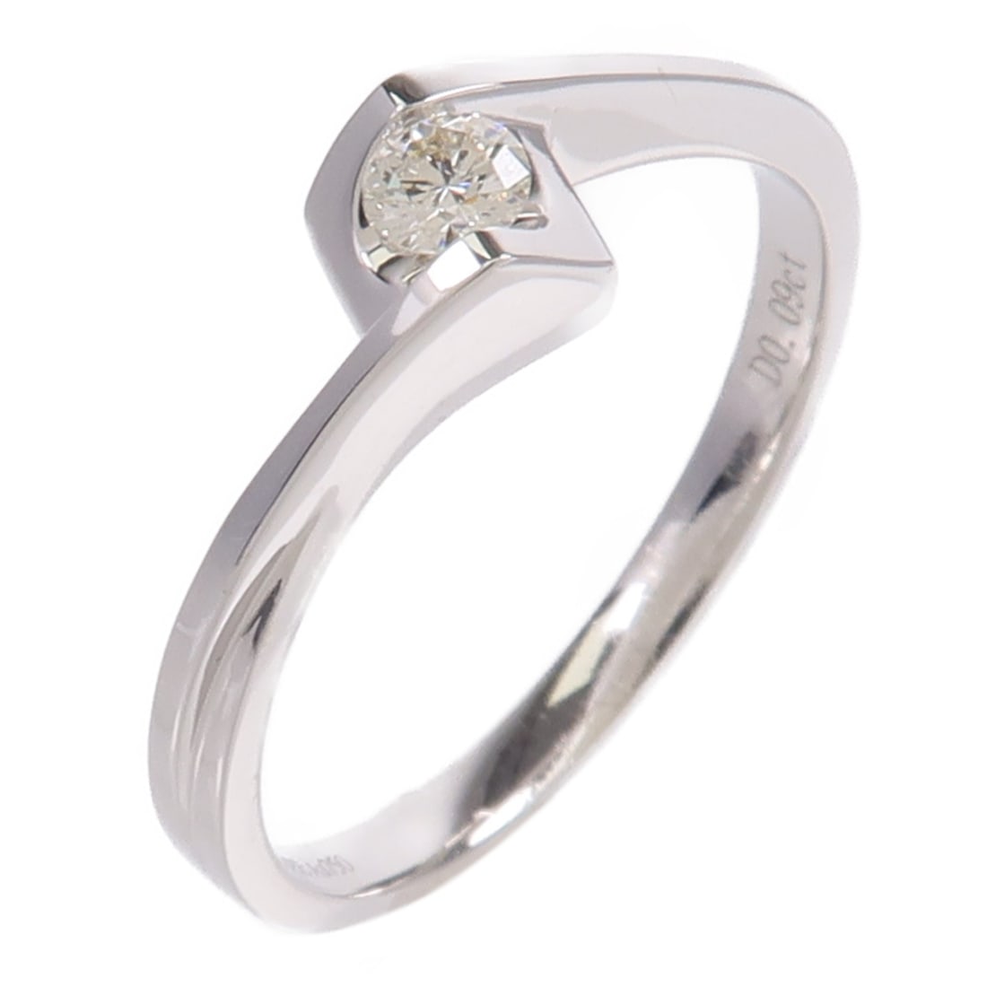 18K White Gold Diamond Ring US Size 5.5: 18K White Gold Diamond Ring US Size 5.5 Diamond ring crafted in 18K white gold with a clear diamond accent. This women's ring is presented in very good condition and comes without accessories. Specifi
