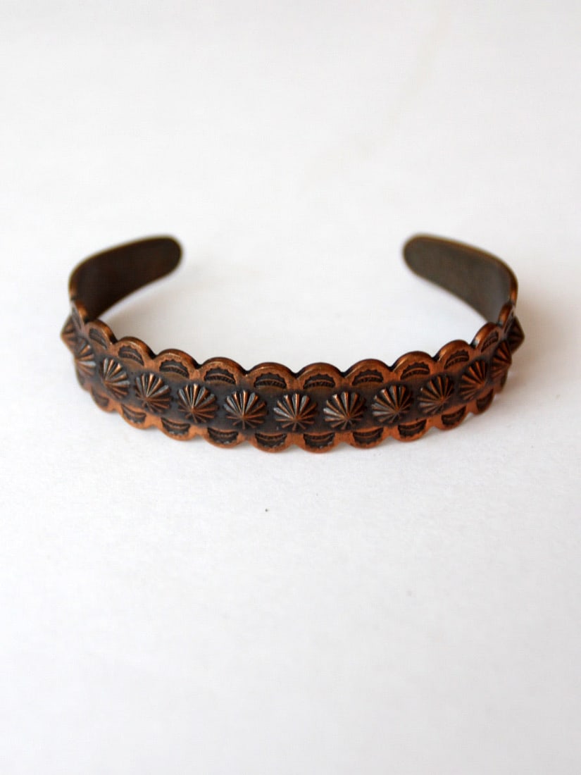 Vintage Mexican Copper Cuff Bracelet Scalloped Southwestern Design: Vintage Mexican Copper Cuff Bracelet Scalloped Southwestern Design Discover the charm of this vintage Mexican copper cuff bracelet, featuring a beautifully scalloped edge and intricate southwestern co