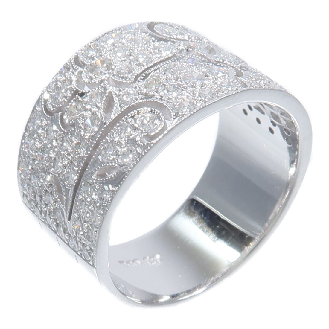 18K White Gold Diamond Ring Womens Size 6.75: 18K White Gold Diamond Ring Womens Size 6.75 Diamond ring crafted in 18K white gold with a clear diamond design. This women's ring is presented in very good condition and includes no accessories. Spec
