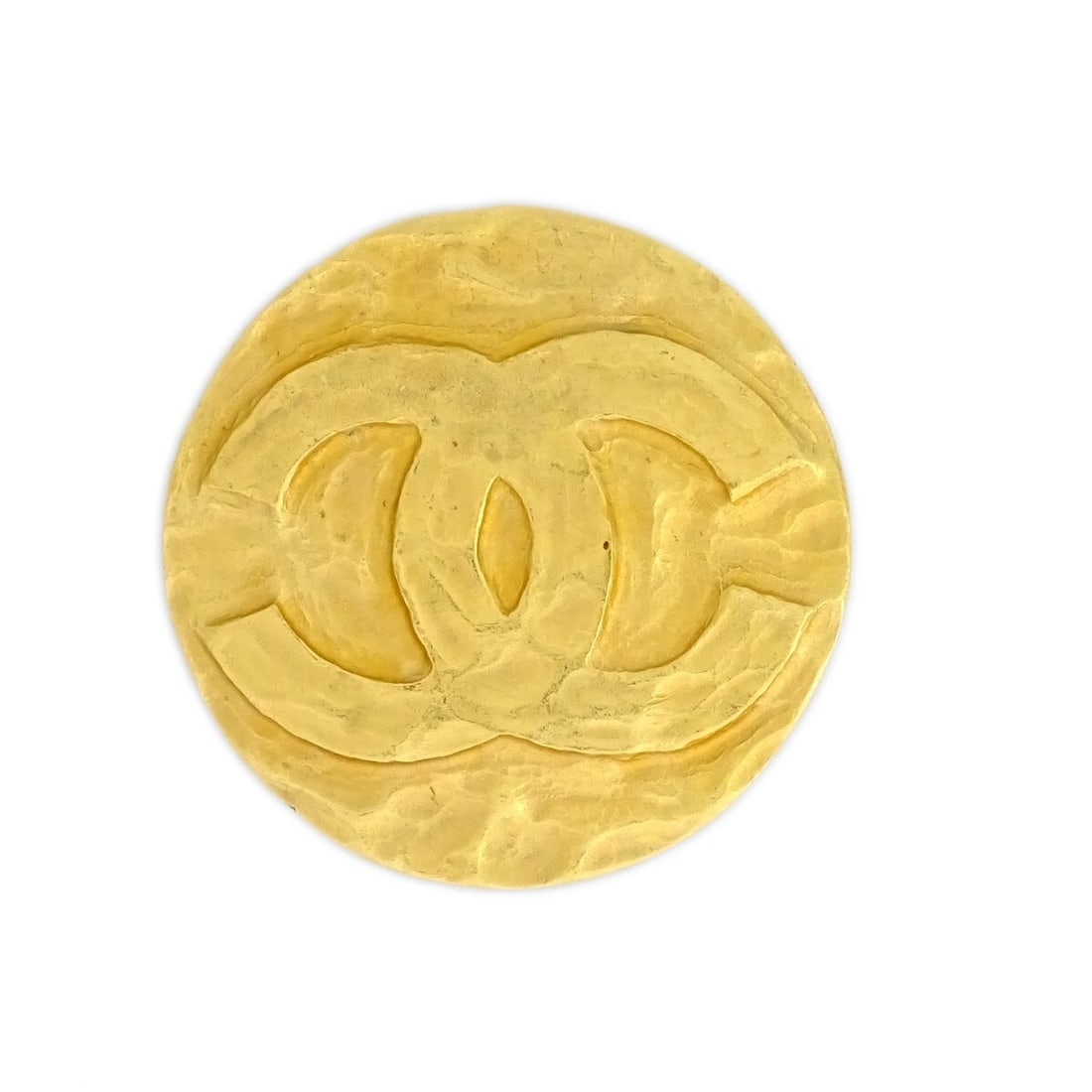 CHANEL 94P round gold plated medallion brooch pin: CHANEL 94P round gold plated medallion brooch pin Chanel medallion brooch pin in a round design with a gold-plated finish. Marked 94P and made in France, this piece comes with its box. Condition is ve