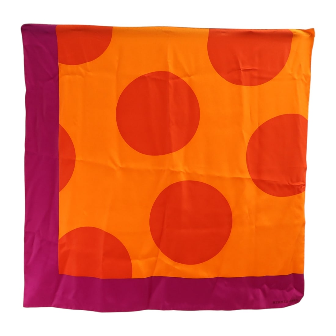 Hermes 70x70 Silk Scarf Red Orange Purple France: Hermes 70x70 Silk Scarf Red Orange Purple France Hermes 70x70 scarf made of silk in a red, orange, and purple colorway. Designed for women, this regular-size scarf is made in France and comes with a s