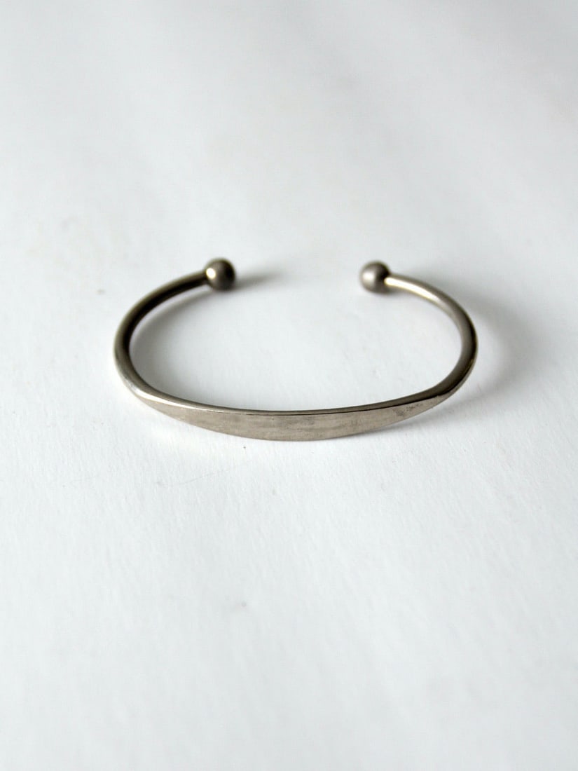 Minimalist Vintage Silver Tone Metal Cuff Bracelet With Ball End Details (1 of 6)