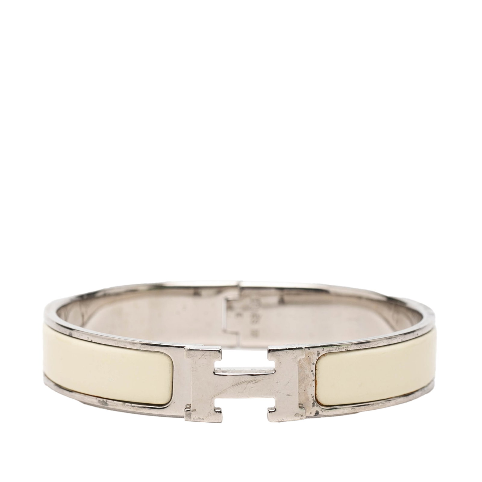 Hermes Clic H PM narrow enamel bracelet in white: Hermes Clic H PM narrow enamel bracelet in white Hermes Narrow Enamel Clic H Bracelet PM featuring a palladium-plated metal and enamel construction with an H toggle clasp closure. The bracelet is made