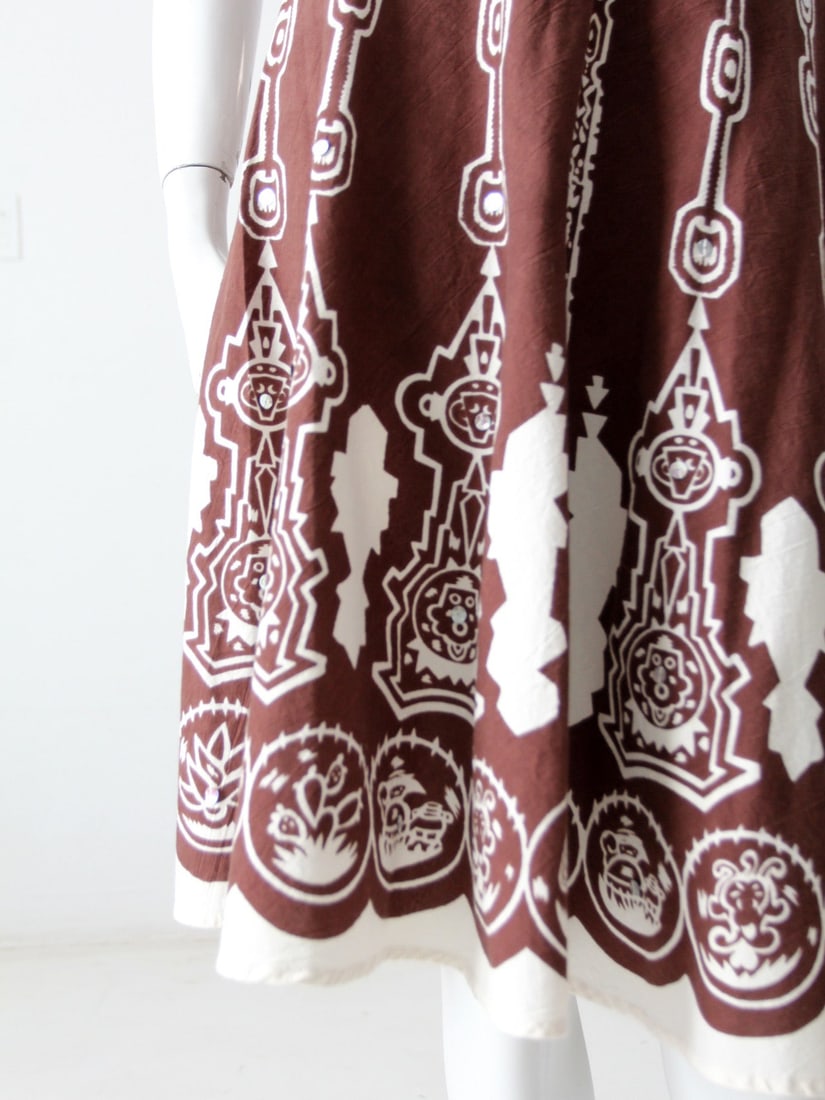 Vintage Boho Sequin Skirt Brown White Full Silhouette: Vintage Boho Sequin Skirt Brown White Full Silhouette Embrace vintage charm with this stunning Boho Print Sequin Skirt. This skirt features a beautiful brown and white sequin pattern, creating a vibra