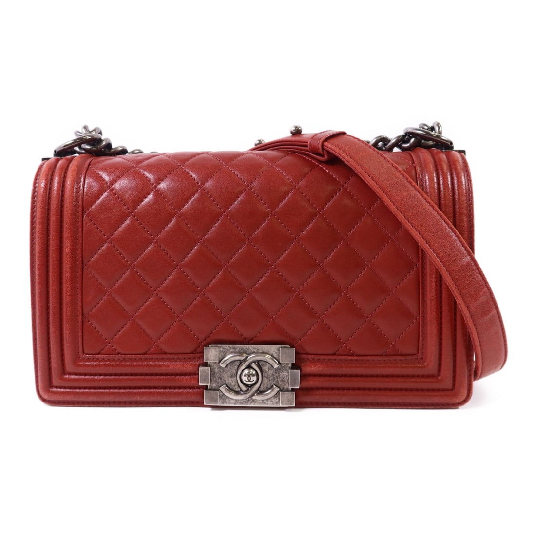 CHANEL Boy 25 Red Lambskin Chain Shoulder Bag CC SHW: CHANEL Boy 25 Red Lambskin Chain Shoulder Bag CC SHW CHANEL Boy 25 chain shoulder bag in red lambskin (sheep leather). This women's shoulder bag is made in France and features a flap pocket, with a ho