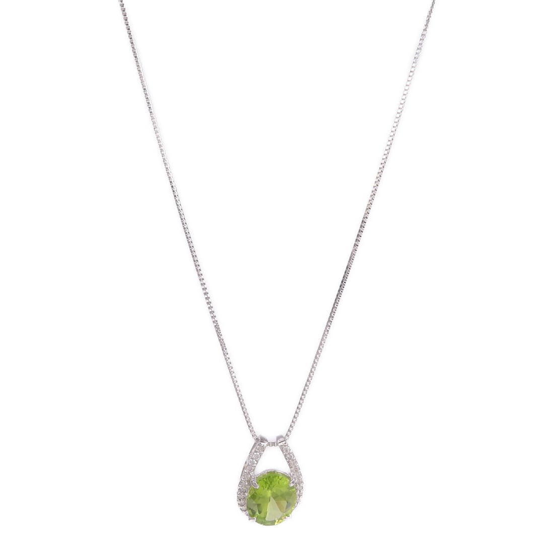 18K White Gold Peridot Diamond Necklace for Women: 18K White Gold Peridot Diamond Necklace for Women A women's necklace featuring peridot and diamond in 18K white gold (K18WG). The design is described as green and clear, with a peridot main stone and