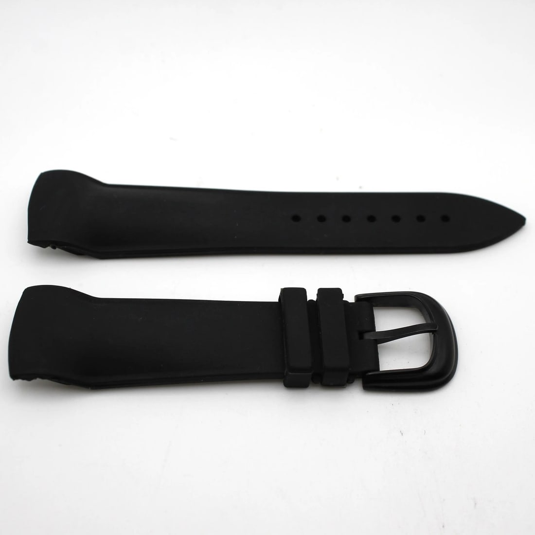 Franck Muller Luxury Black Rubber Two-Piece Strap 18mm x 22mm: Franck Muller Luxury Black Rubber Two-Piece Strap 18mm x 22mm Elevate your wristwatch with this Franck Muller Black Rubber Tang Buckle Strap. Designed for luxury, this two-piece strap features a sleek