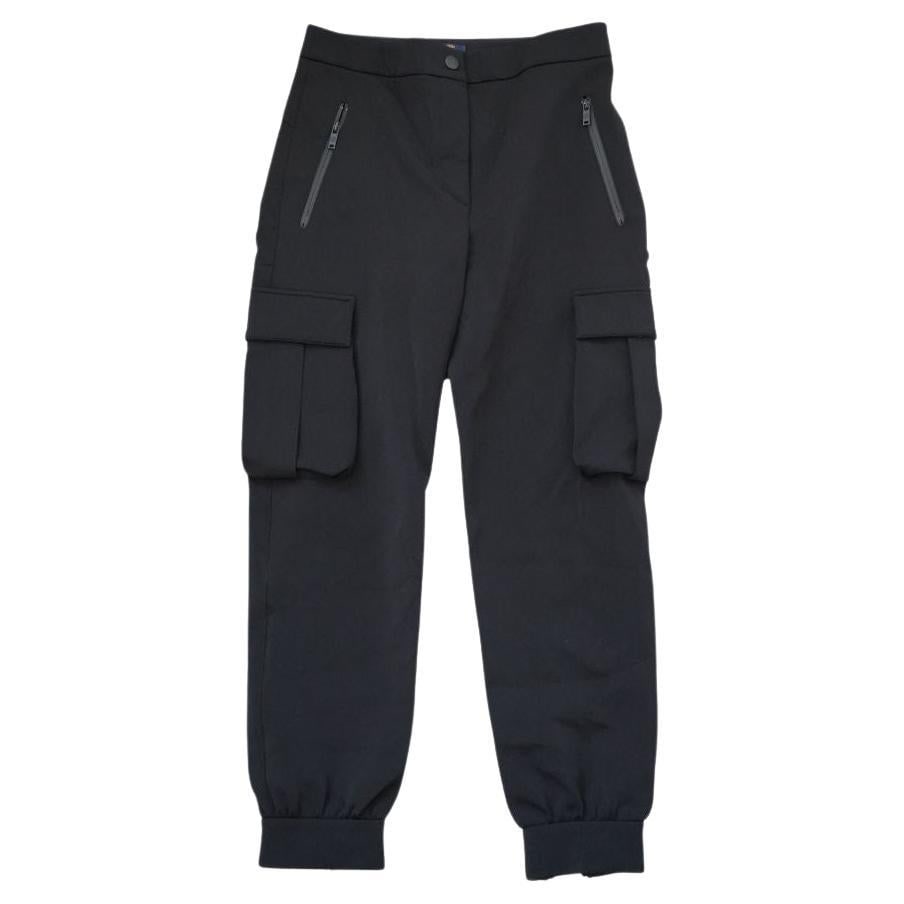 Louis Vuitton cargo pants in black technical jersey size 36: Louis Vuitton cargo pants in black technical jersey size 36 Louis Vuitton black technical jersey cargo pants featuring front zip pockets, back pockets, cargo pockets, and ankle zips. Marked size 36 (E