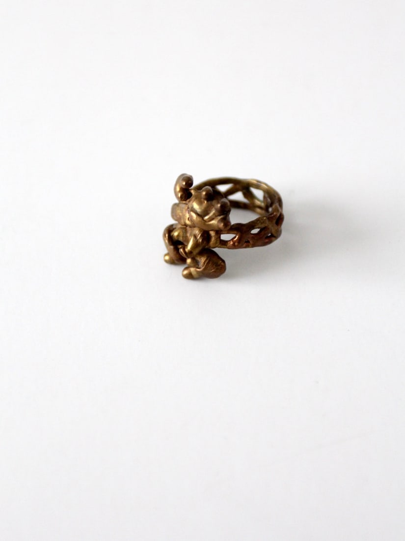 1970s Vintage Brutalist Hand-Crafted Ring with Patina: 1970s Vintage Brutalist Hand-Crafted Ring with Patina Discover a stunning vintage brutalist ring from the 1970s, hand-crafted in a modernist style. This unique piece showcases a beautiful patina on th