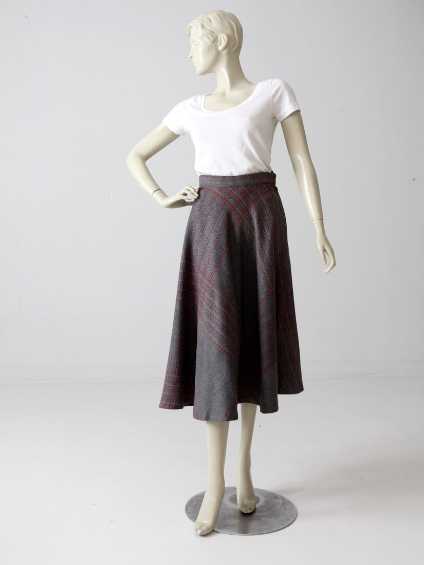1970s Vintage Plaid Wool A-Line Skirt in Gray Red Gold Green Purple: 1970s Vintage Plaid Wool A-Line Skirt in Gray Red Gold Green Purple Step back in time with this stunning vintage 1970s plaid wool skirt. Featuring a vibrant checker plaid pattern in red, gold, green, 