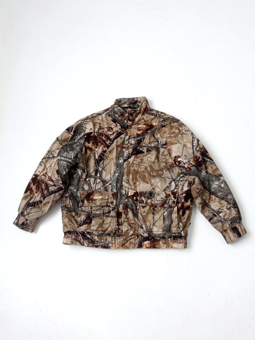 Outfitters Ridge Vintage Camo Jacket XL Flannel Lined: Outfitters Ridge Vintage Camo Jacket XL Flannel Lined Discover the charm of the outdoors with this Vintage Outfitters Ridge men's camo jacket. Designed for the classic hunter, this jacket features a s
