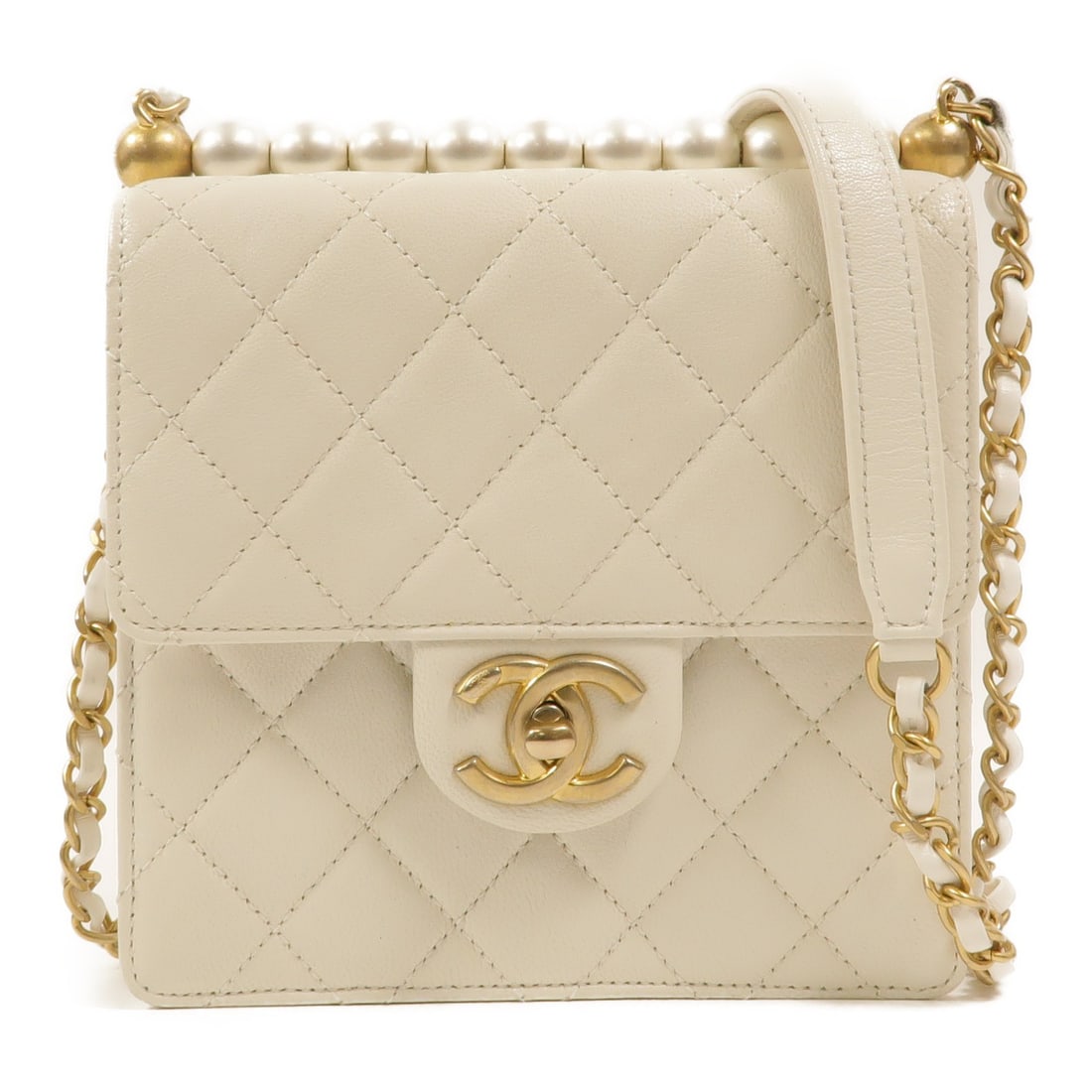 CHANEL Chic Pearl Flap Shoulder Bag White Calfskin Chain Strap: CHANEL Chic Pearl Flap Shoulder Bag White Calfskin Chain Strap Chanel Chic Pearl Flap shoulder bag in white calfskin leather with CC turn-lock closure and chain shoulder strap. The interior includes t