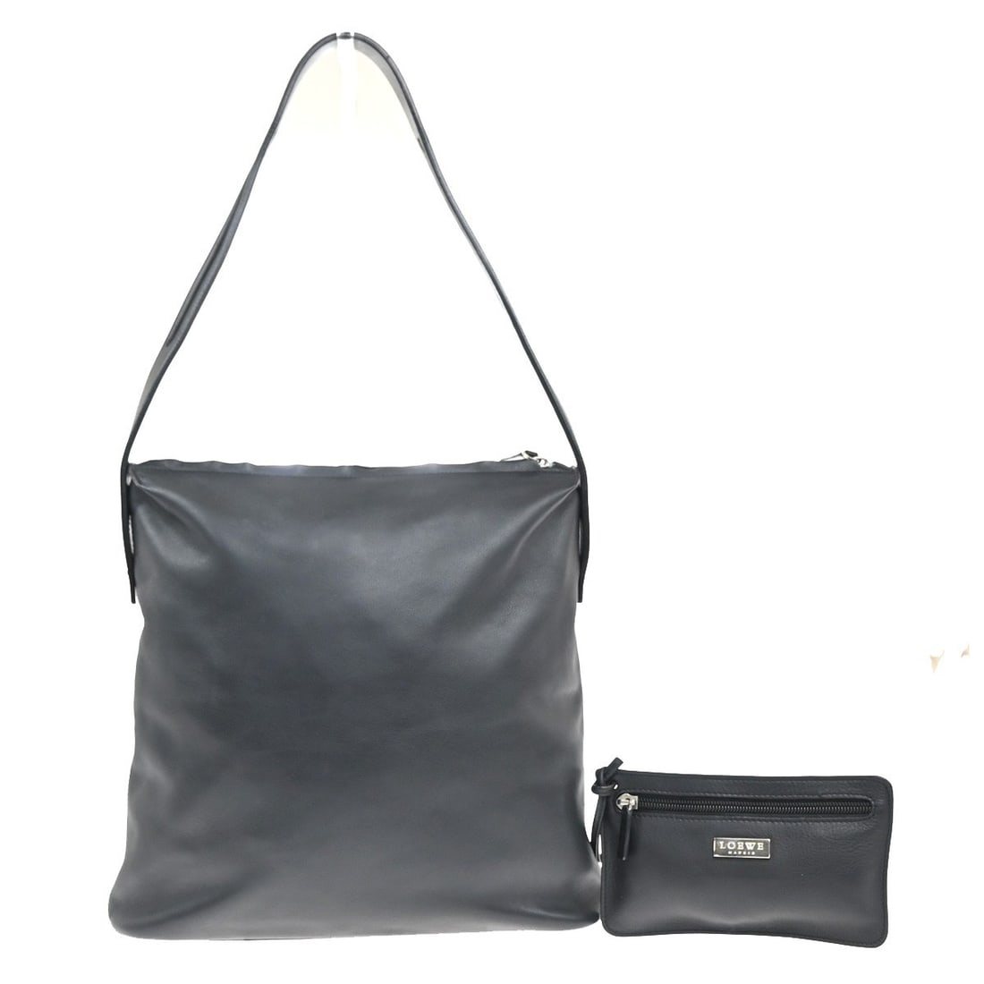 Loewe Vintage Shoulder Bag Black Leather 30cm x 30cm x 9cm: Loewe Vintage Shoulder Bag Black Leather 30cm x 30cm x 9cm This Loewe vintage shoulder bag is crafted from black leather and is designed for women. Made in Spain, it features a spacious interior and c