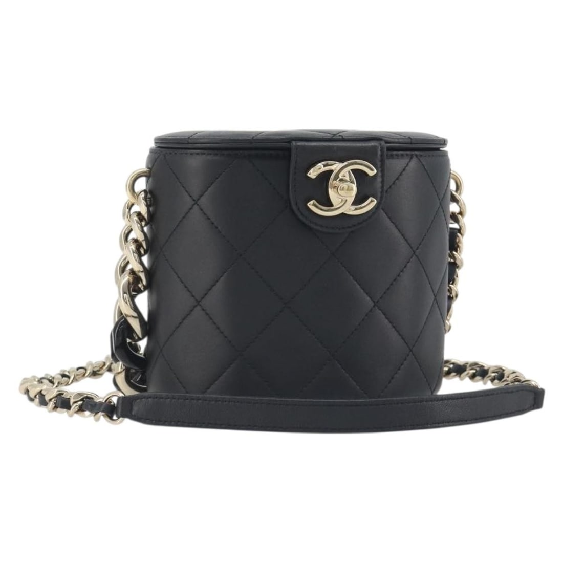 CHANEL CC Lamb Skin Vanity Shoulder Bag Black Chain Strap: CHANEL CC Lamb Skin Vanity Shoulder Bag Black Chain Strap Compact CHANEL matelasse shoulder vanity bag in black lamb skin with a chain shoulder strap and CC detailing. Made in Italy, this women's shou