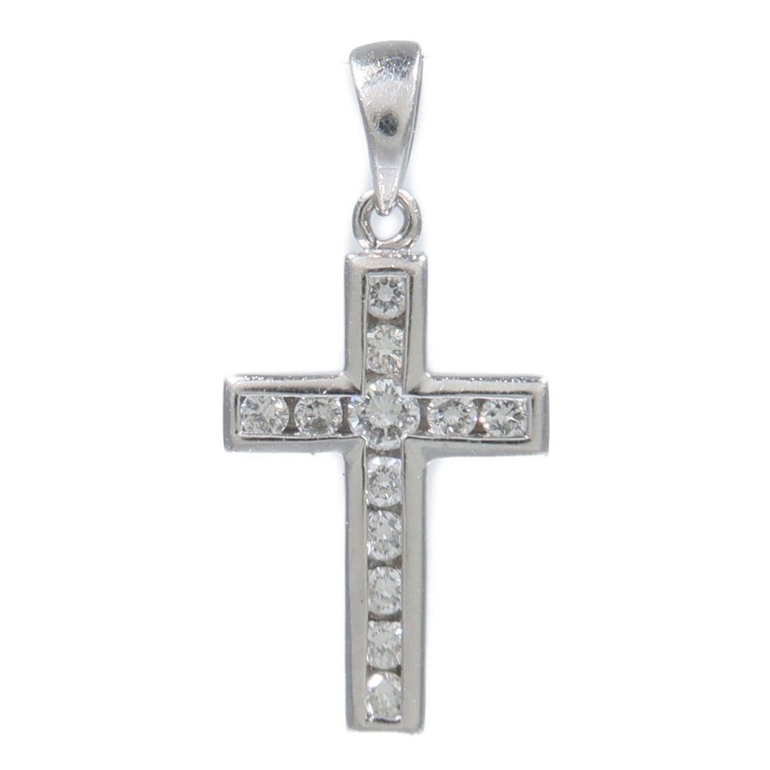 Pt900 Platinum Diamond Pendant Top for Women Clear Stone: Pt900 Platinum Diamond Pendant Top for Women Clear Stone Diamond pendant top crafted in Pt900 platinum with a clear diamond design. This women's jewelry piece is offered in very good condition and com