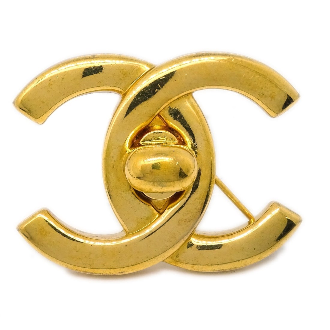 Vintage Chanel Turnlock Gold Plated Brooch 96P France: Vintage Chanel Turnlock Gold Plated Brooch 96P France Vintage Chanel brooch pin featuring a turnlock motif in gold-plated metal. Made in France, this large brooch has a classic Chanel design and shows