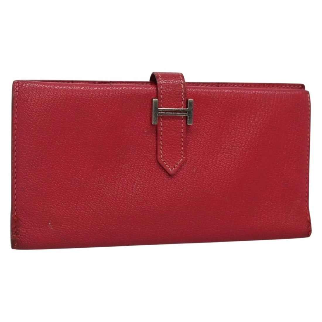 HERMES Red Leather Wallet with Silver Accents Authentic: HERMES Red Leather Wallet with Silver Accents Authentic This stylish HERMES wallet is crafted from high-quality leather in a vibrant red color with silver accents. Designed for both functionality and 
