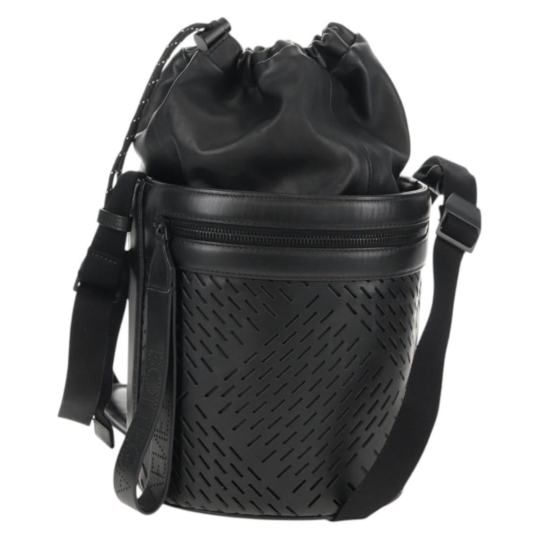 BOTTEGA VENETA Black Leather Bucket Shoulder Bag Auth BA6816M: BOTTEGA VENETA Black Leather Bucket Shoulder Bag Auth BA6816M This Bottega Veneta Bucket Shoulder Bag is a luxurious accessory crafted from high-quality leather in an elegant black finish. Designed fo