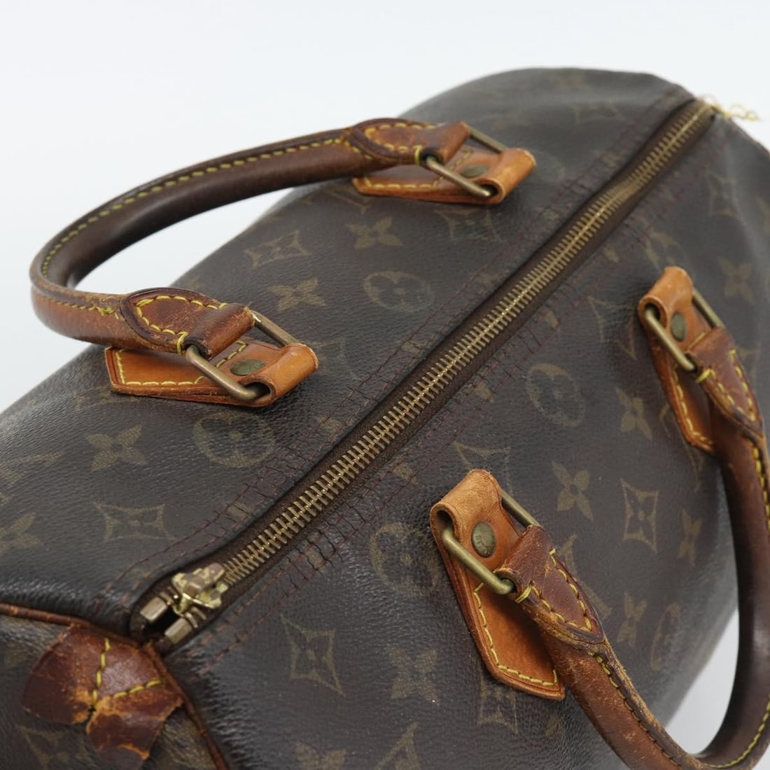 Louis Vuitton M41526 Speedy 30 Monogram Canvas Handbag France: Louis Vuitton M41526 Speedy 30 Monogram Canvas Handbag France Louis Vuitton Speedy 30 handbag in Monogram canvas, model M41526, made in France. This women's handbag is offered without the original box