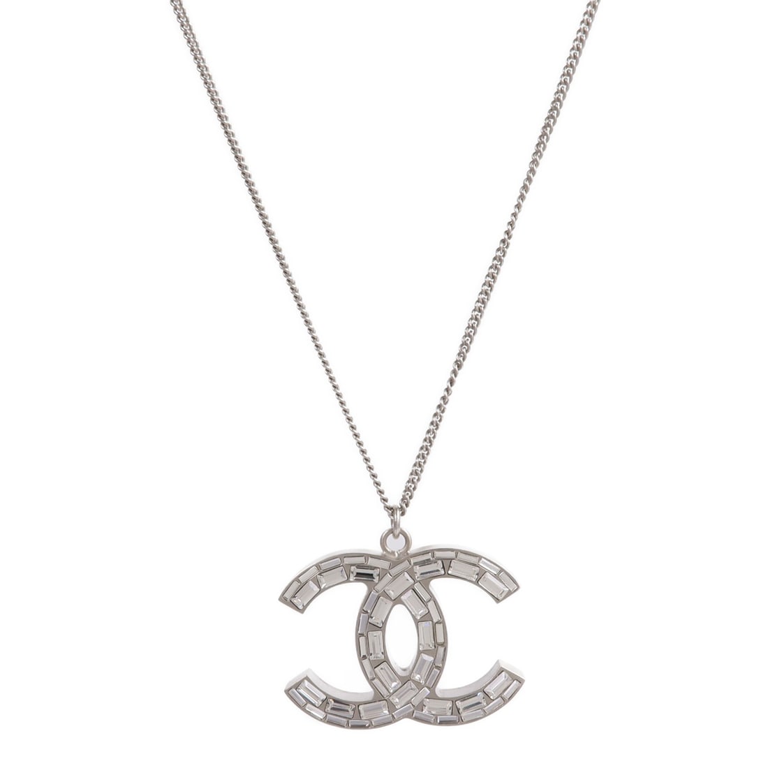 CHANEL A44648 CC Necklace Silver and Gold Tone Metal: CHANEL A44648 CC Necklace Silver and Gold Tone Metal CHANEL CC necklace model A44648 in silver- and gold-tone metal with an adjustable chain and CC motif. Includes a storage box. Condition is AB: Very