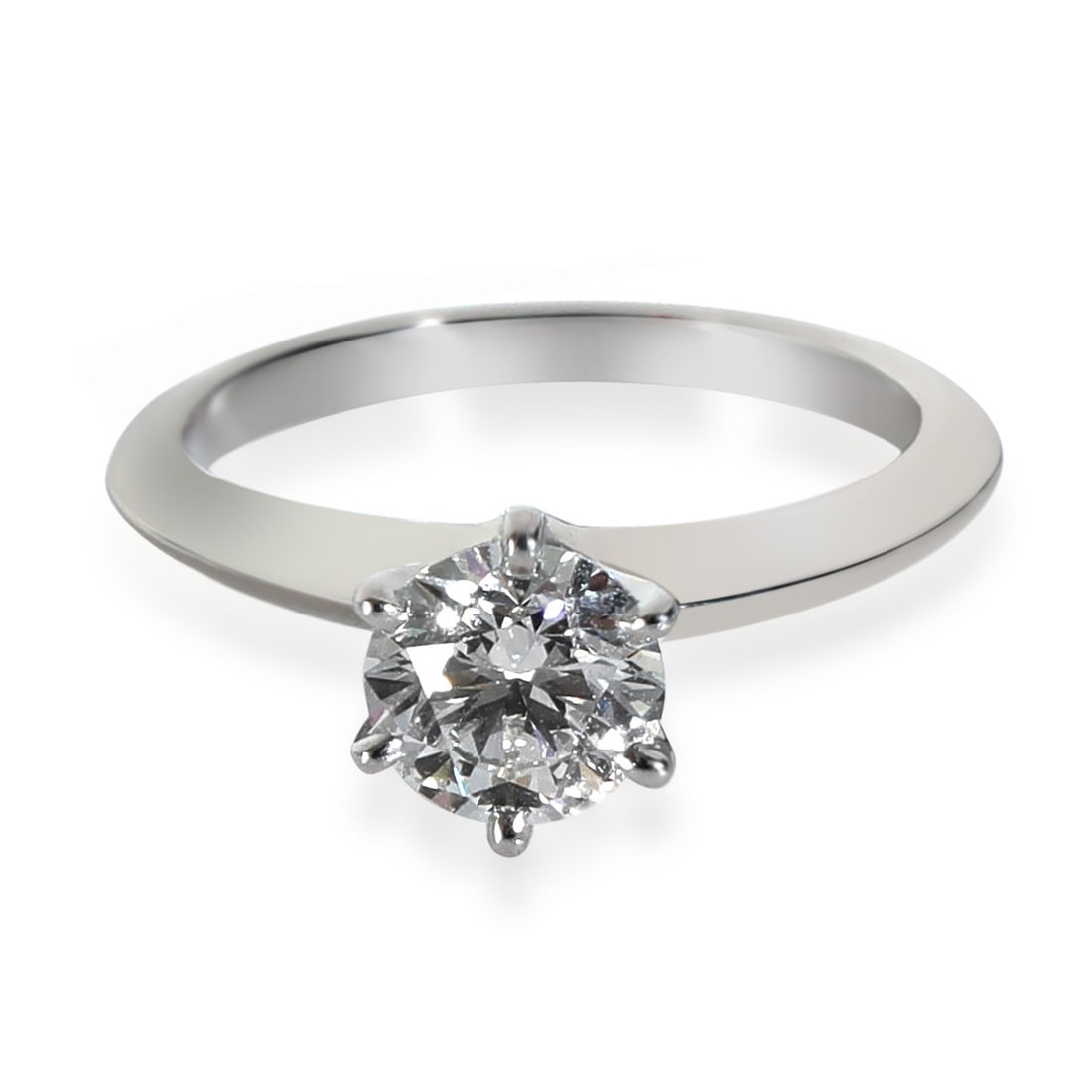 Tiffany & Co. 0.81 ct Round Brilliant Diamond Engagement Ring VVS2 Platinum: Tiffany & Co. 0.81 ct Round Brilliant Diamond Engagement Ring VVS2 Platinum This exquisite Tiffany & Co. engagement ring features a stunning 0.81 ct round brilliant diamond, celebrated for its excelle