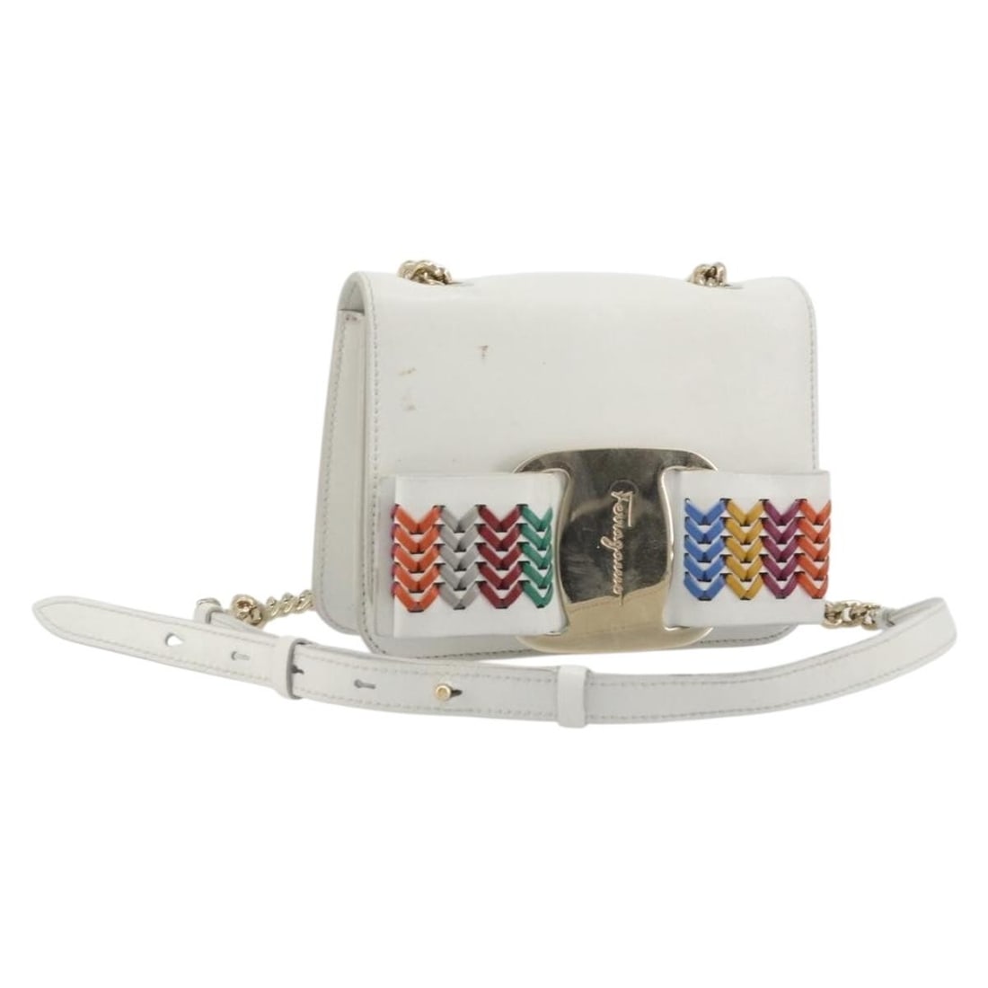 Salvatore Ferragamo Vala leather shoulder bag white gold tone repainted: Salvatore Ferragamo Vala leather shoulder bag white gold tone repainted Salvatore Ferragamo Vala chain shoulder bag in white and gold leather. This women's bag is made in Italy and has been repainted,