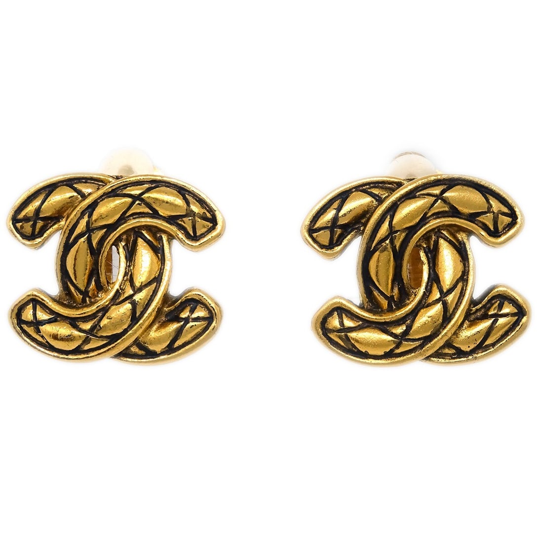 CHANEL CC Logo Clip-On Earrings Gold Plated 2433: CHANEL CC Logo Clip-On Earrings Gold Plated 2433 Clip-on Chanel CC logo earrings in gold plated metal. Made in France, this pair features the iconic CC motif and a gold-tone finish. The earrings are n