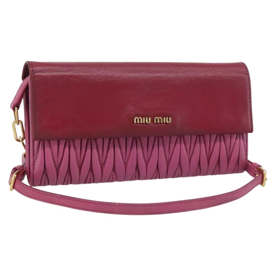 Miu Miu pink leather shoulder bag with chain strap gold tone: Miu Miu pink leather shoulder bag with chain strap gold tone Authentic Miu Miu chain shoulder wallet in pink leather with gold tone accents. This women's shoulder bag has been repainted overall and sh