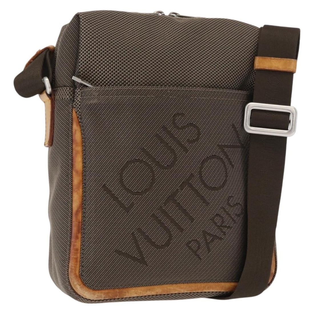 Louis Vuitton M93040 Sitadan MM Damier Geant Shoulder Bag Brown: Louis Vuitton M93040 Sitadan MM Damier Geant Shoulder Bag Brown Louis Vuitton Sitadan MM shoulder bag in brown Damier Geant canvas. This made-in-France bag features a compact crossbody-style shoulder 