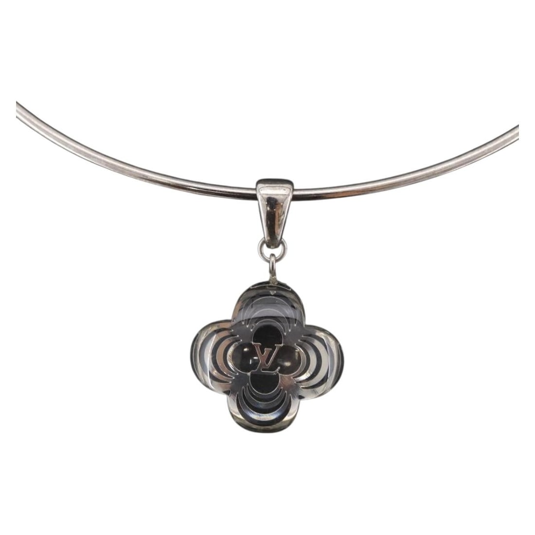 Louis Vuitton Corie Arafoli Silver Metal Choker Necklace: Louis Vuitton Corie Arafoli Silver Metal Choker Necklace Louis Vuitton Corie Arafoli choker necklace in silver-tone metal. This women's necklace is made in Italy and shows visible wear from prior use,