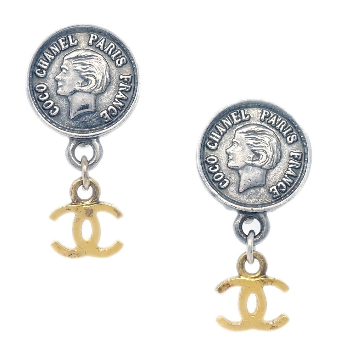 Chanel 96P Round Clip On Dangle Earrings Silver Tone: Chanel 96P Round Clip On Dangle Earrings Silver Tone Chanel clip-on dangle earrings with a round button-style design and silver-tone appearance. Marked 96P and made in France, this pair is described a