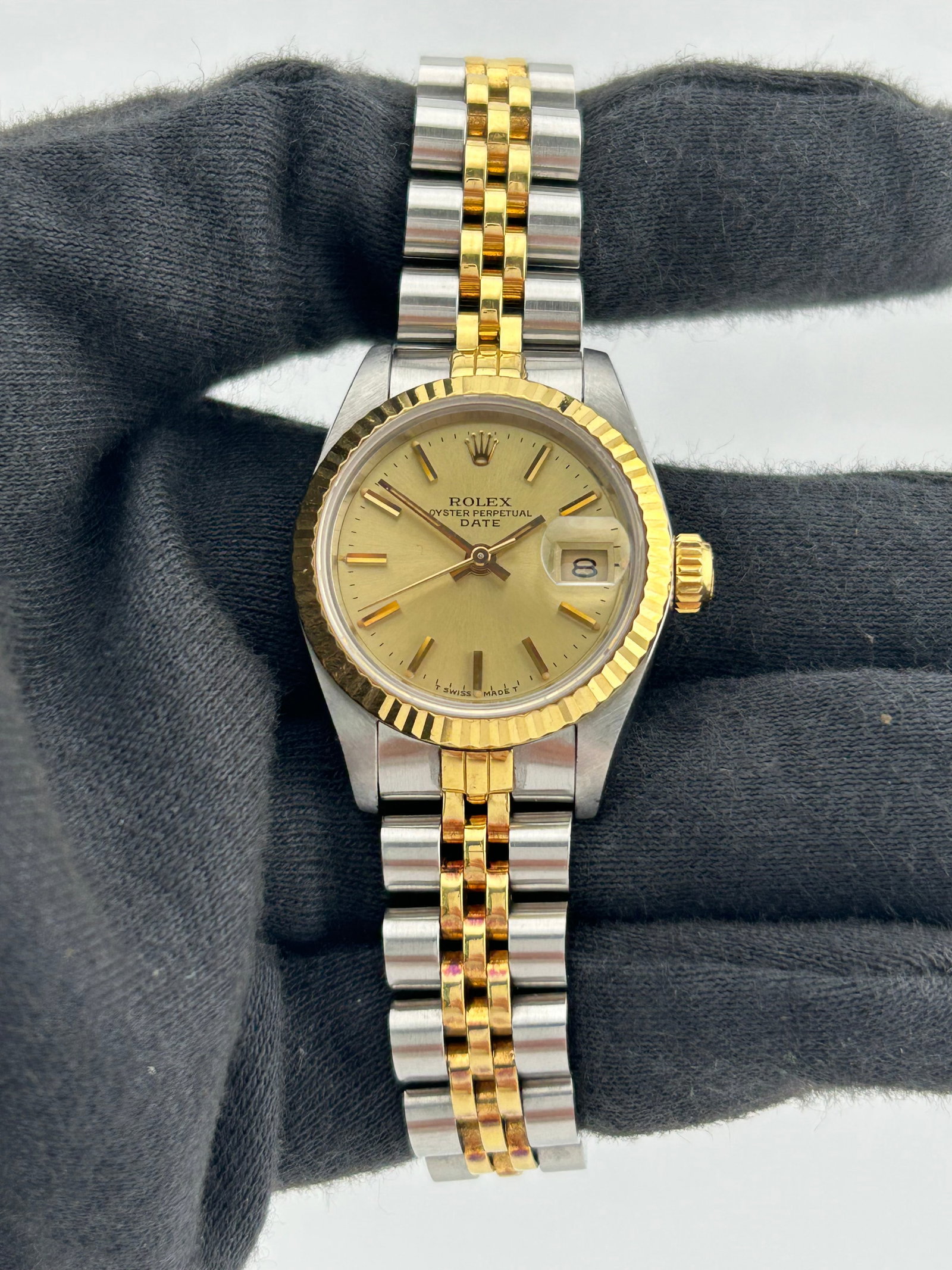 Rolex 69173 Lady Datejust Watch Champagne Dial Fluted Bezel: Rolex 69173 Lady Datejust Watch Champagne Dial Fluted Bezel Rolex Datejust Lady wristwatch with a champagne stick dial, fluted bezel, and 2-tone D-Link Jubilee bracelet. This ladies model is identifie