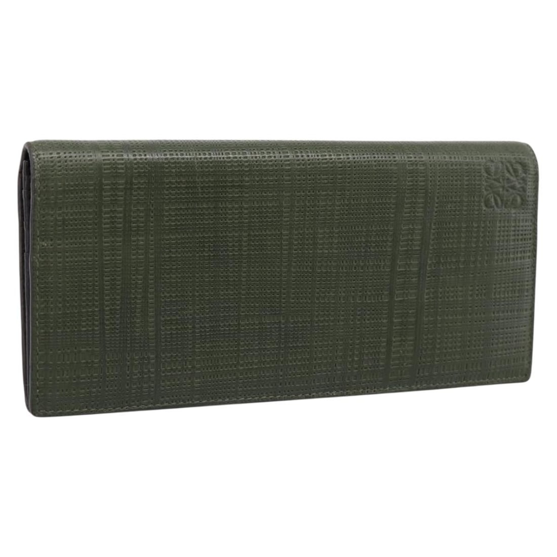 LOEWE Green Leather Long Wallet Silver Tone Spain: LOEWE Green Leather Long Wallet Silver Tone Spain Authentic LOEWE long wallet in green leather with silver-tone accents. Made in Spain, this women's wallet has a slim profile and shows heavy signs of 