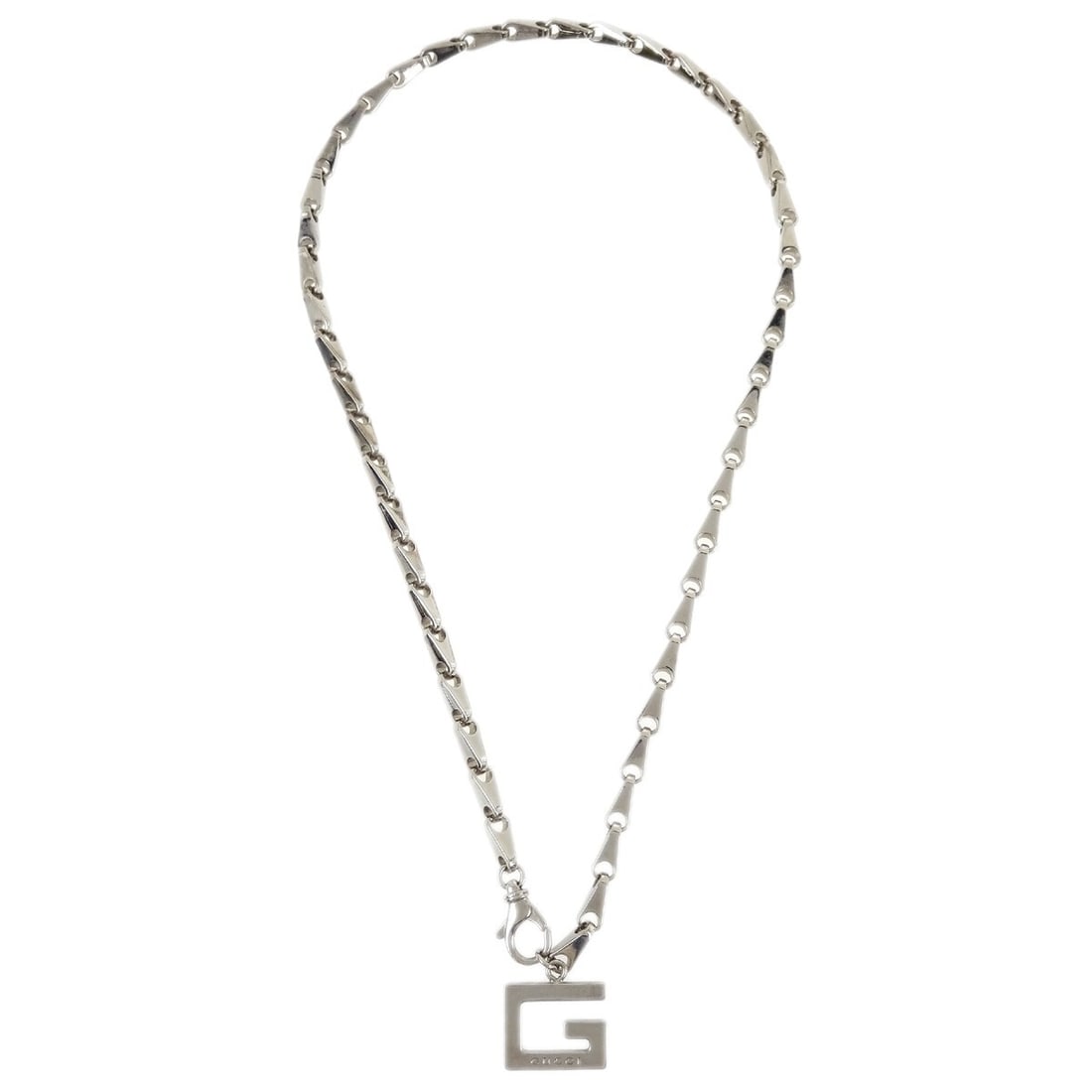 Gucci silver plated pendant necklace with G charm: Gucci silver plated pendant necklace with G charm A Gucci chain necklace pendant in silver-plated material, made in Italy. The item is described as a pendant in chain style and is noted to be in reaso