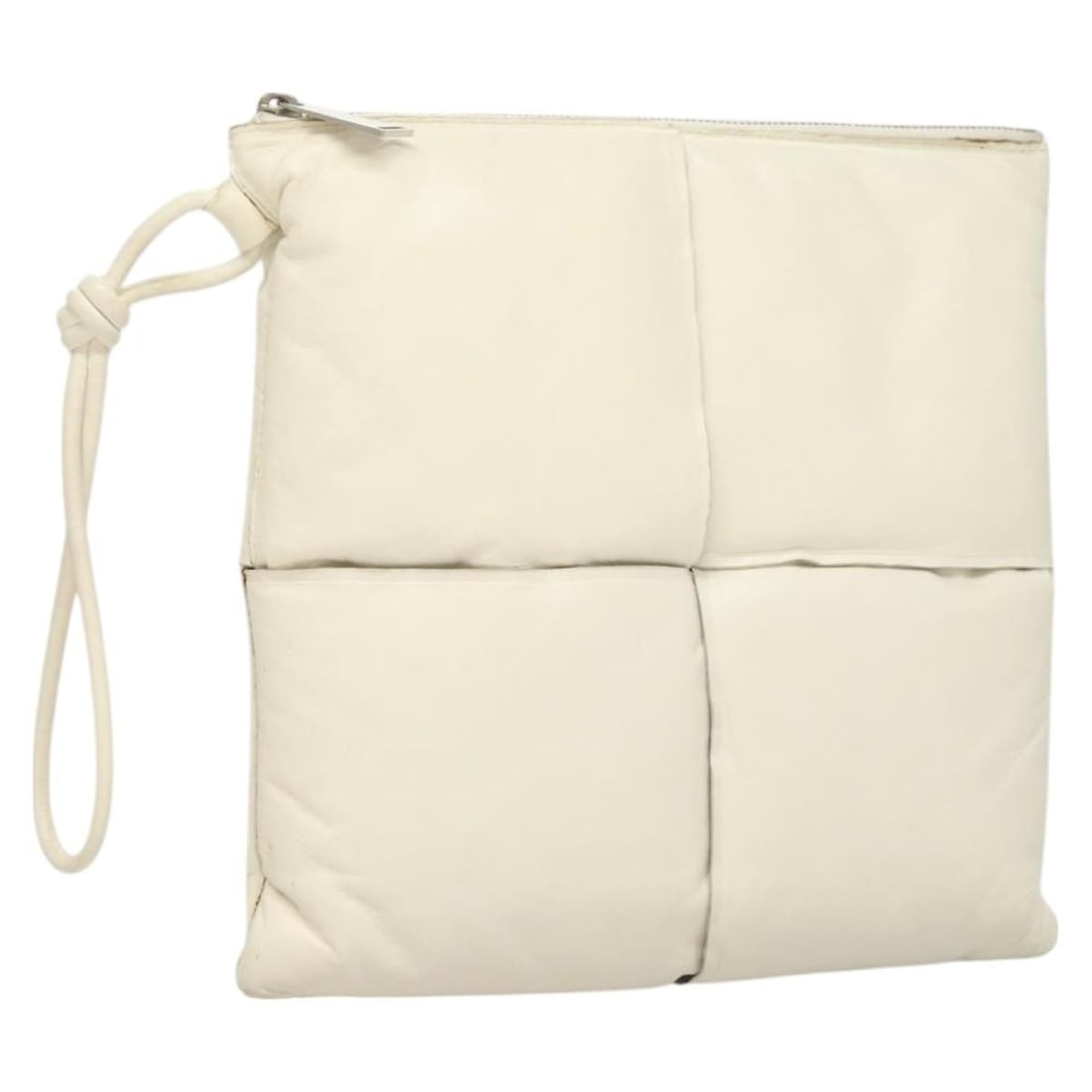 Bottega Veneta Maxi Intrecciato Leather Clutch Silver White: Bottega Veneta Maxi Intrecciato Leather Clutch Silver White A Bottega Veneta Maxi Intrecciato clutch bag in leather with a silver and white colorway. Made in Italy, it measures approximately 27 cm x 2