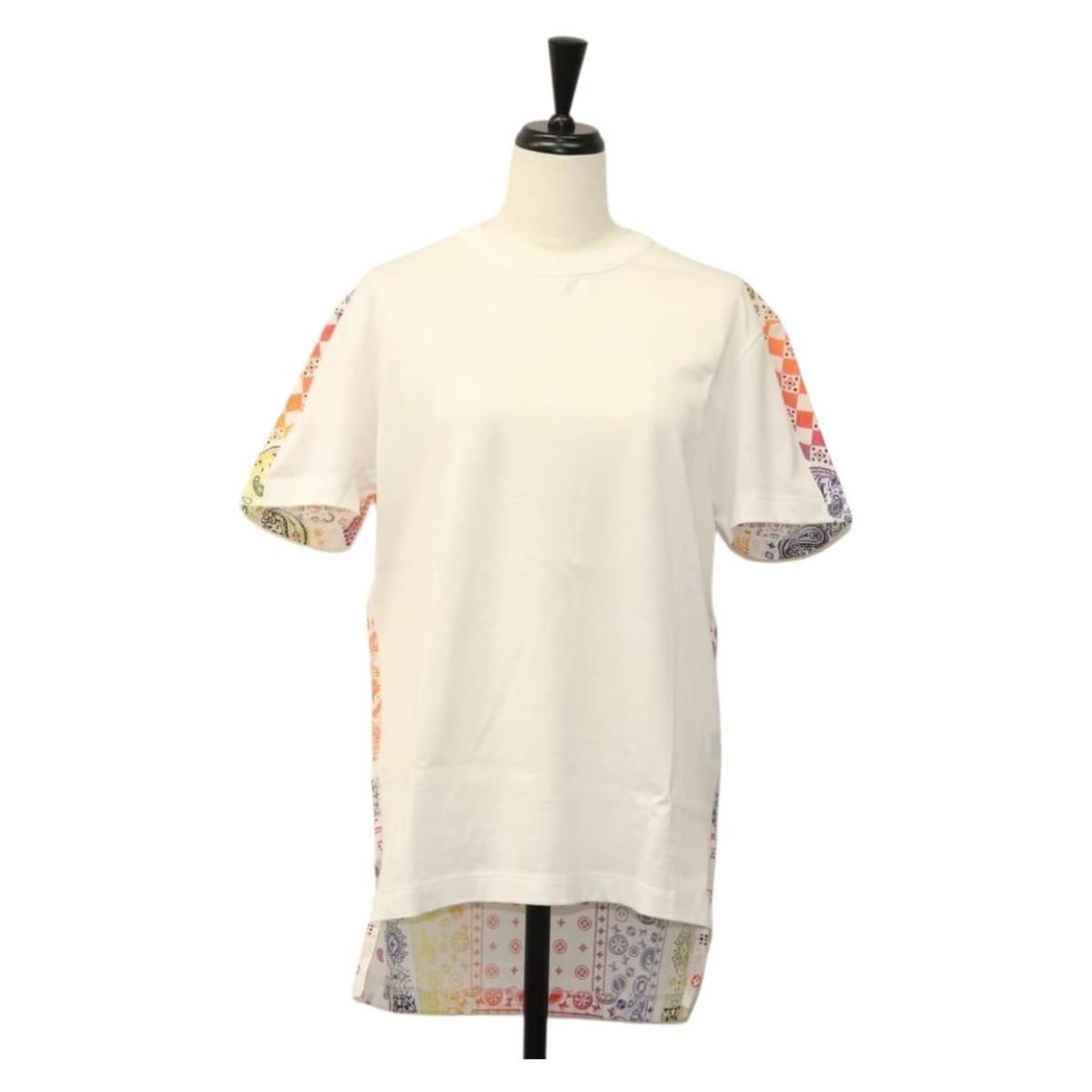 Louis Vuitton Fragment Bandana Paisley Cotton T Shirt XS: Louis Vuitton Fragment Bandana Paisley Cotton T Shirt XS Louis Vuitton Fragment Bandana Paisley short-sleeved T-shirt in multicolor cotton. This women's top is made in Italy and comes with its item bo