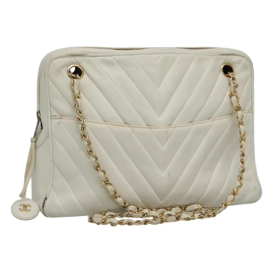 CHANEL CC White Lambskin Chain Shoulder Bag V Stitch: CHANEL CC White Lambskin Chain Shoulder Bag V Stitch Authentic CHANEL chain V-stitch shoulder bag in white lamb skin. This women's shoulder bag is made in Italy and includes only the item shown, with 