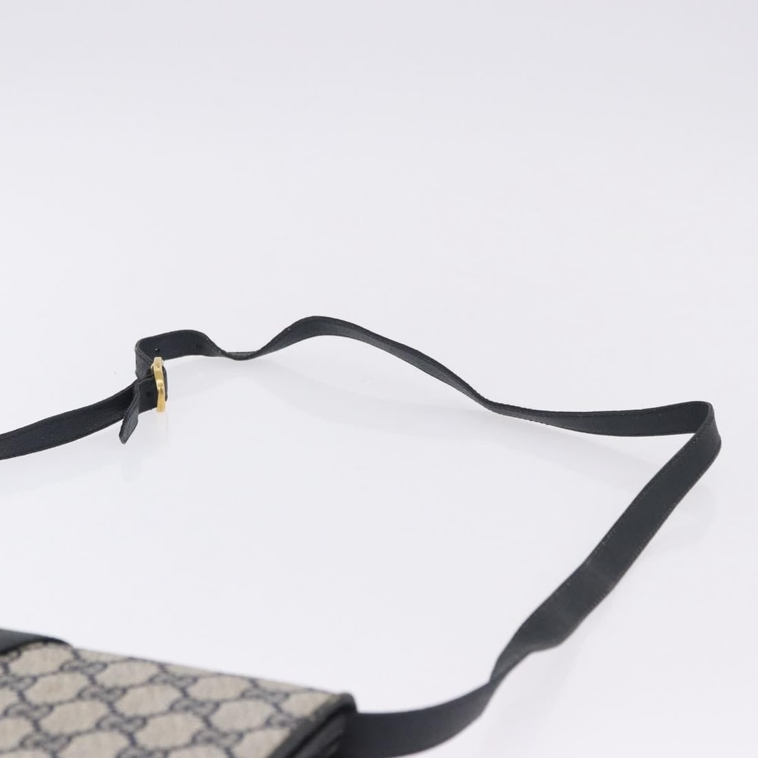 Gucci 94 02 050 GG Supreme PVC Leather Shoulder Bag Navy Gold: Gucci 94 02 050 GG Supreme PVC Leather Shoulder Bag Navy Gold Authentic Gucci GG Supreme shoulder bag in navy and gold PVC leather with GG canvas. This women's bag features a compact shoulder silhouet