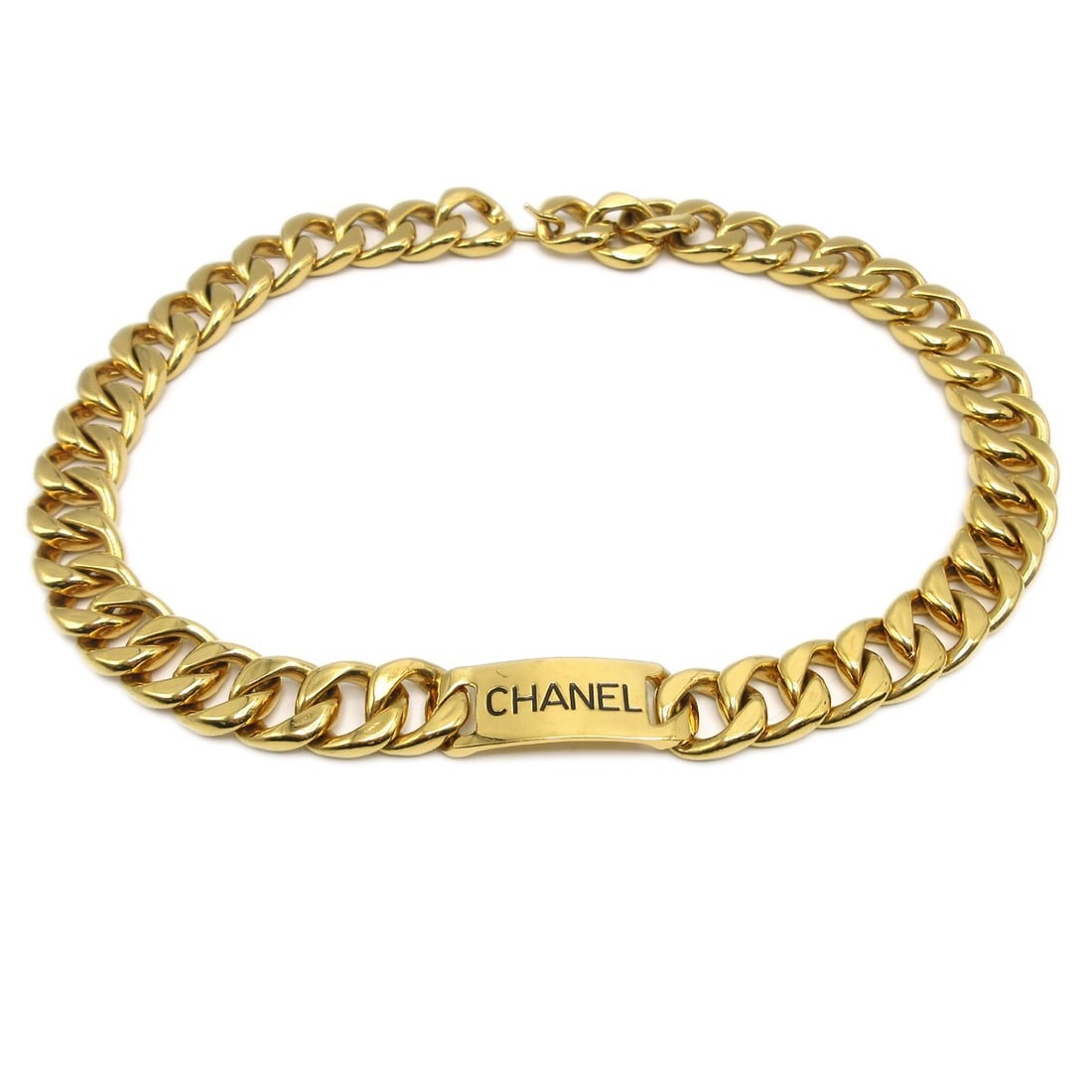 Chanel women's gold tone chain belt one size: Chanel women's gold tone chain belt one size Gold-tone chain belt in one size, designed for women. The piece is presented in a gold color and chain style, with a chain feature. Country of origin is un