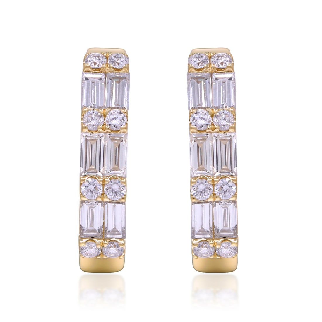 14K Yellow Gold Unisex Earrings with 0.76 ctw Lab Grown Diamonds: 14K Yellow Gold Unisex Earrings with 0.76 ctw Lab Grown Diamonds Pre-owned unbranded earrings crafted in 14K yellow gold and set with lab-grown diamonds. This unisex pair features a mixed-shape diamon
