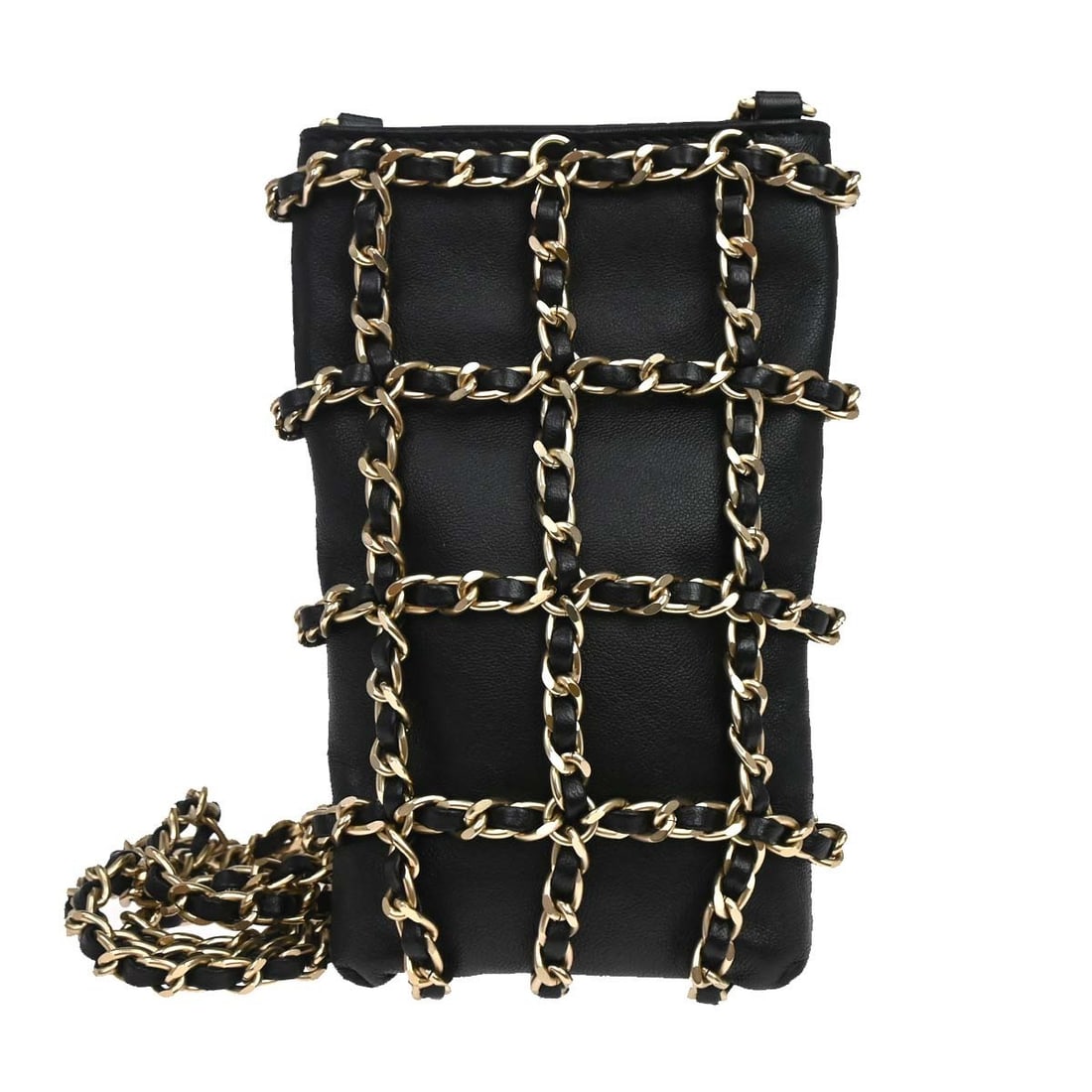 Chanel Tech Me Out Chain Clutch Black Leather: Chanel Tech Me Out Chain Clutch Black Leather Chanel Tech Me Out Clutch With Chain in black leather. This women's bag is made in Italy and is presented in good condition with light exterior scratching