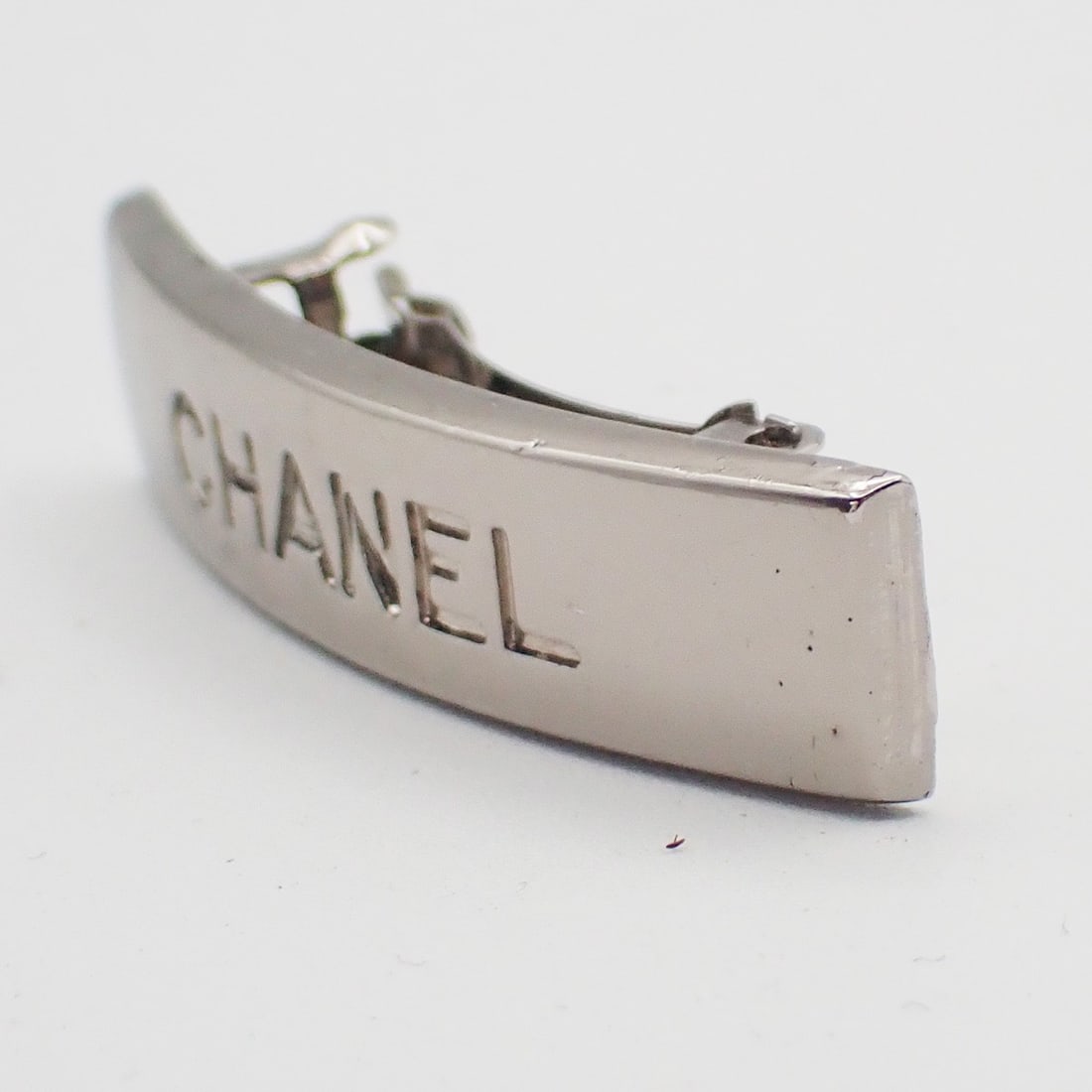 Chanel Logo Metal Hair Barrette Silver France: Chanel Logo Metal Hair Barrette Silver France A Chanel logo hair barrette designed for women, made of metal in a silver color. It measures 5 cm wide and 1 cm high and was made in France. Condition is 