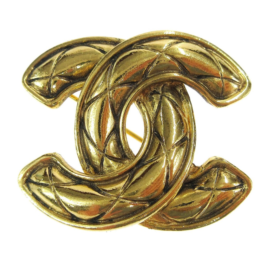 Chanel CC Logo Quilted Gold Plated Brooch Pin 1153: Chanel CC Logo Quilted Gold Plated Brooch Pin 1153 Vintage Chanel CC logo brooch pin in a quilted design. Made in France, this gold-tone brooch features the iconic logo motif and shows reasonable wear