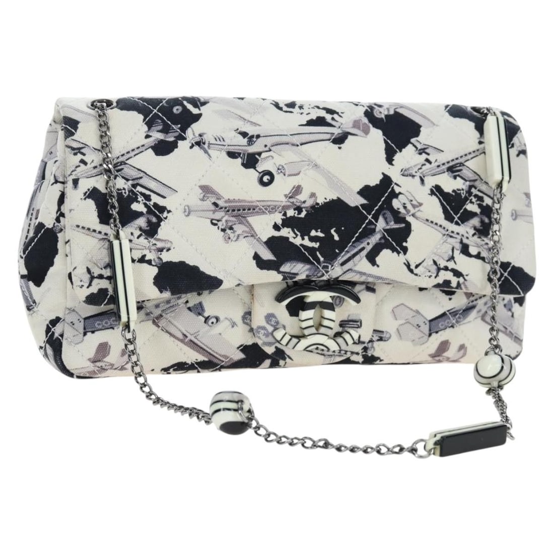 CHANEL Matelasse 25 Canvas Shoulder Bag White Silver CC: CHANEL Matelasse 25 Canvas Shoulder Bag White Silver CC Chanel Matelasse 25 Airline shoulder bag in white and silver canvas. This women's shoulder bag includes a dust bag and is made in Italy. Conditi