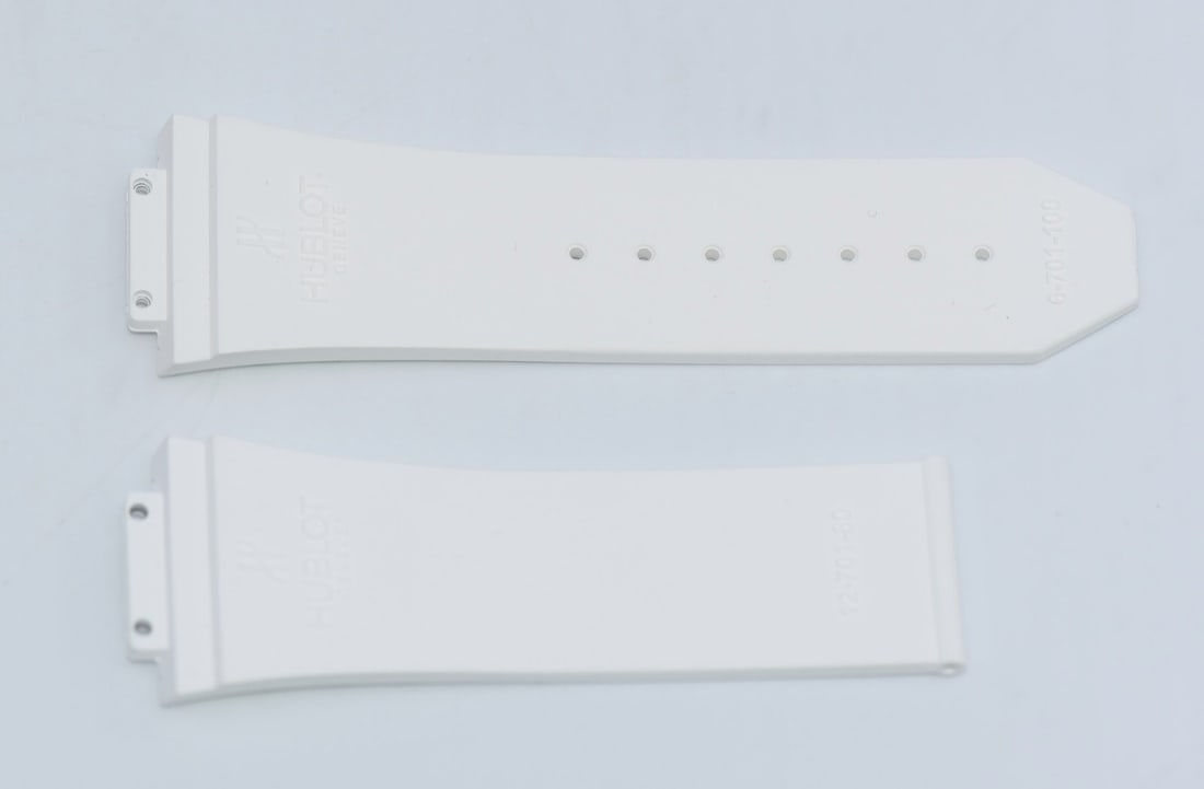 Hublot Authentic White Rubber Wristwatch Strap 29mm: Hublot Authentic White Rubber Wristwatch Strap 29mm This authentic Hublot white rubber strap is designed for wristwatches, featuring a width of 29mm at the lug end and 24mm at the buckle end. The stra